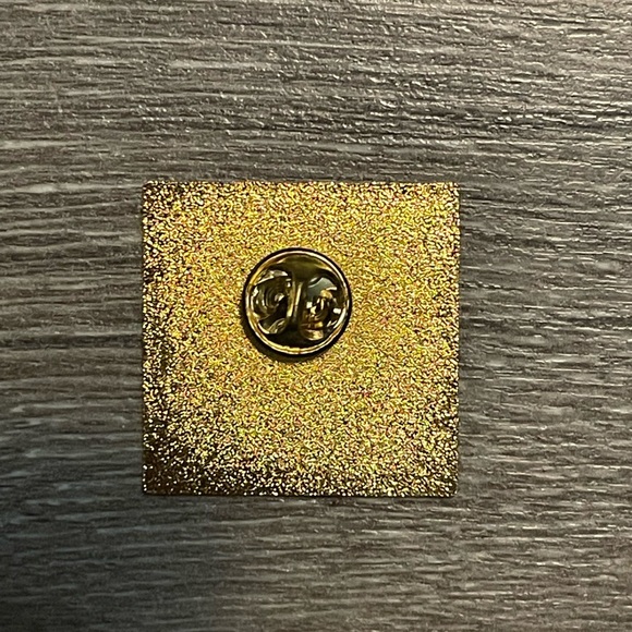 3/$25 Taylor Swift Pin - Picture 3 of 3